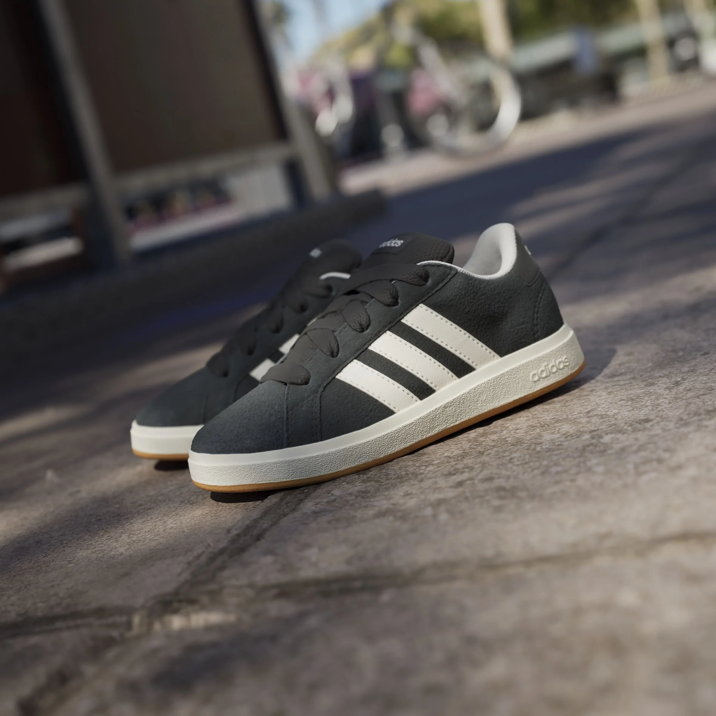 Soulier mode Adidas pour junior - GRAND COURT 00S - Image 11