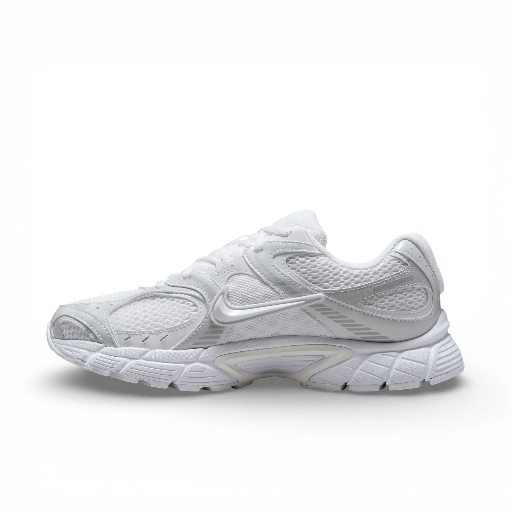 Souliers mode Nike pour femmes - NIKE V5 RNR - Image 10