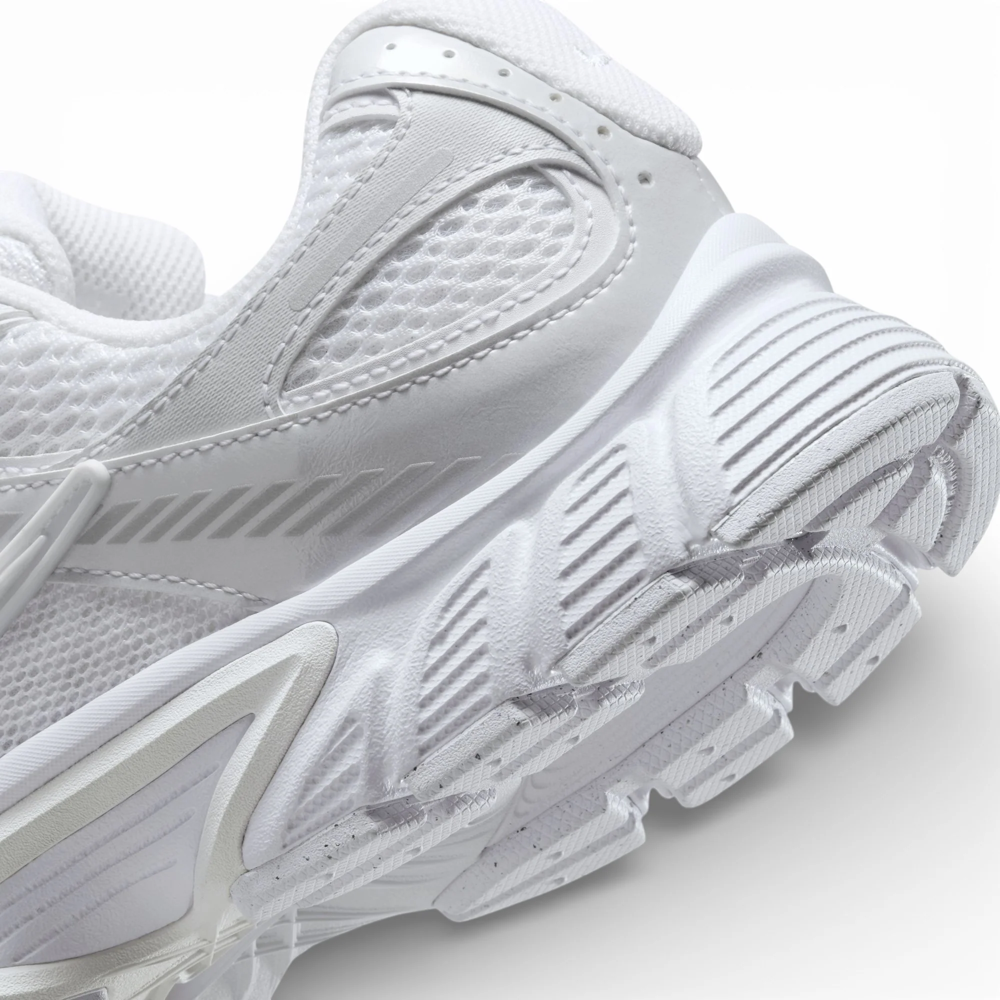 Souliers mode Nike pour femmes - NIKE V5 RNR - Image 11
