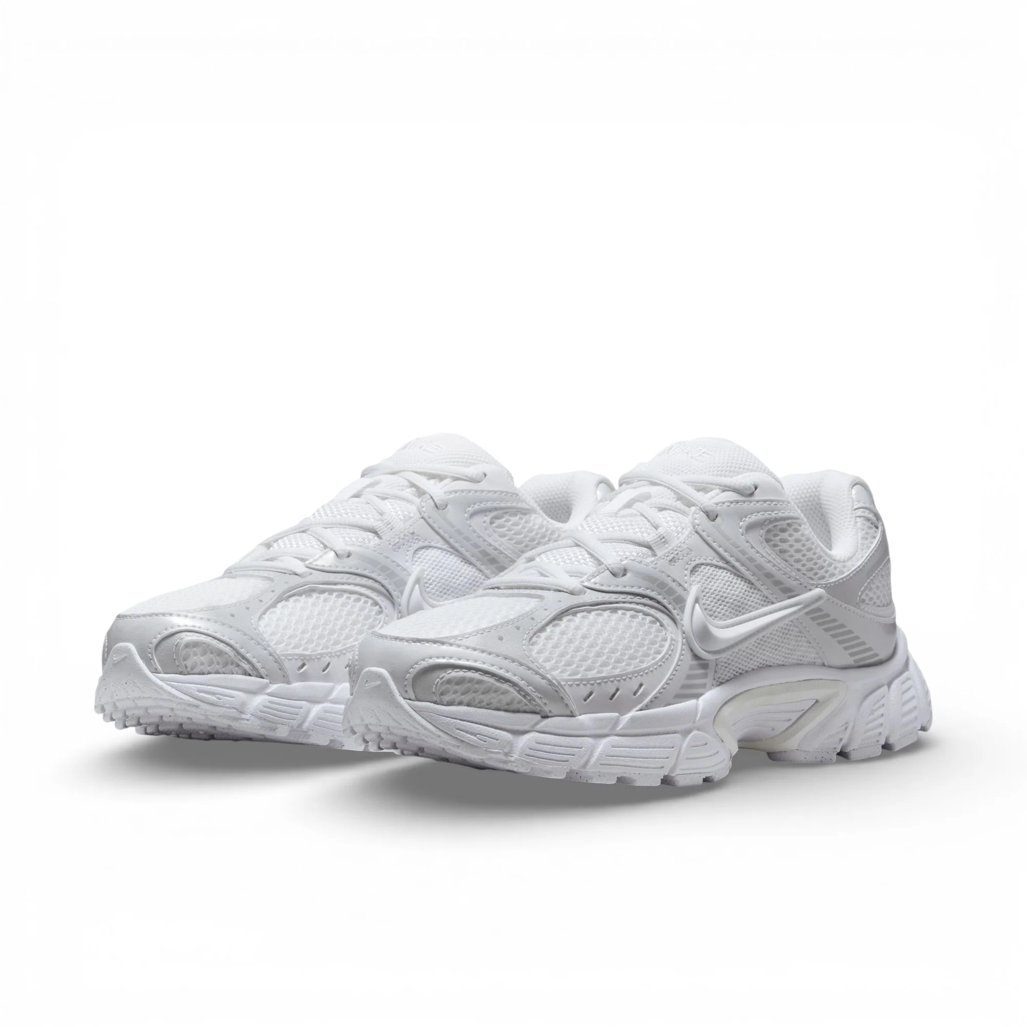 Souliers mode Nike pour femmes - NIKE V5 RNR - Image 17