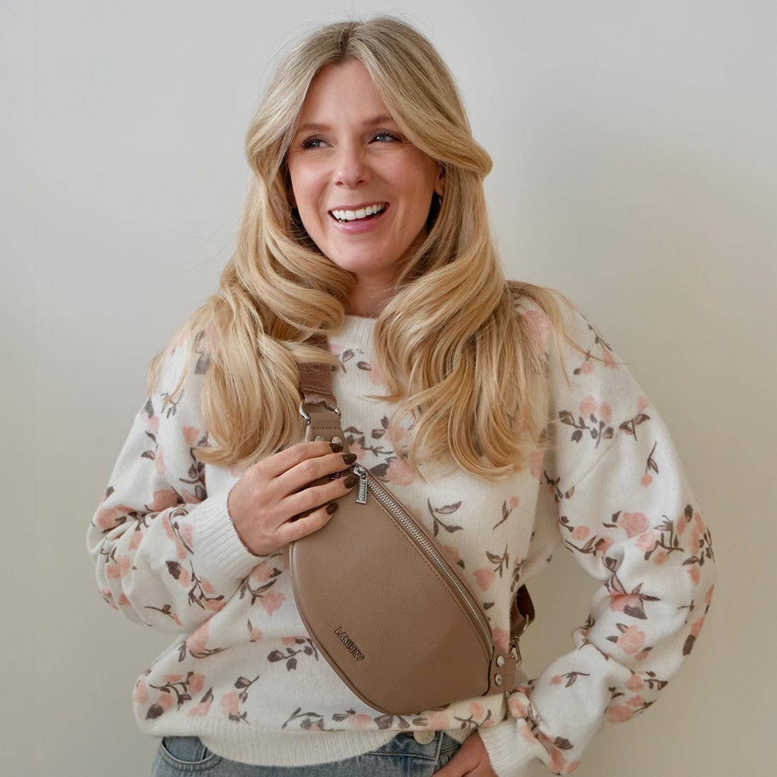 Sac banane en cuir vegan Lambert pour femmes - LE SARAH - Image 2